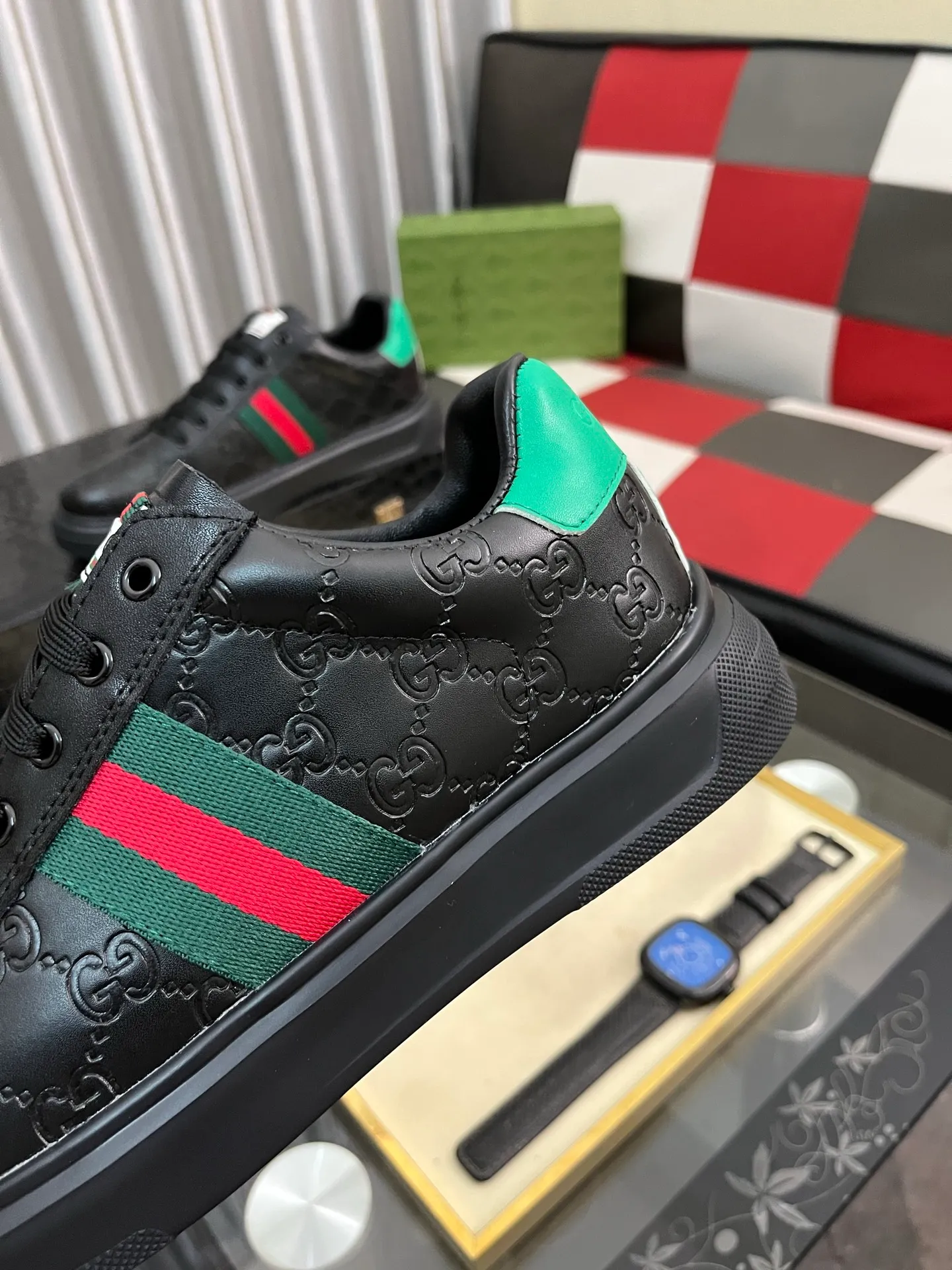 Men's shoes 💰420⌚️⌚️ [Gucci·Gucci] Original quality. ~ Unique modern style sneakers. 🏃A must-have casual shoe for trendy men😍😍 Original brand imported from Italy, imported original leather, sheep lining (refuses to discolor and grind feet) Sole: Original sole provided by the original factory, French lazy style design ⚠️Fit to the feet, original quality, super comfortable original sole. Code number: 38-442️⃣Colors available